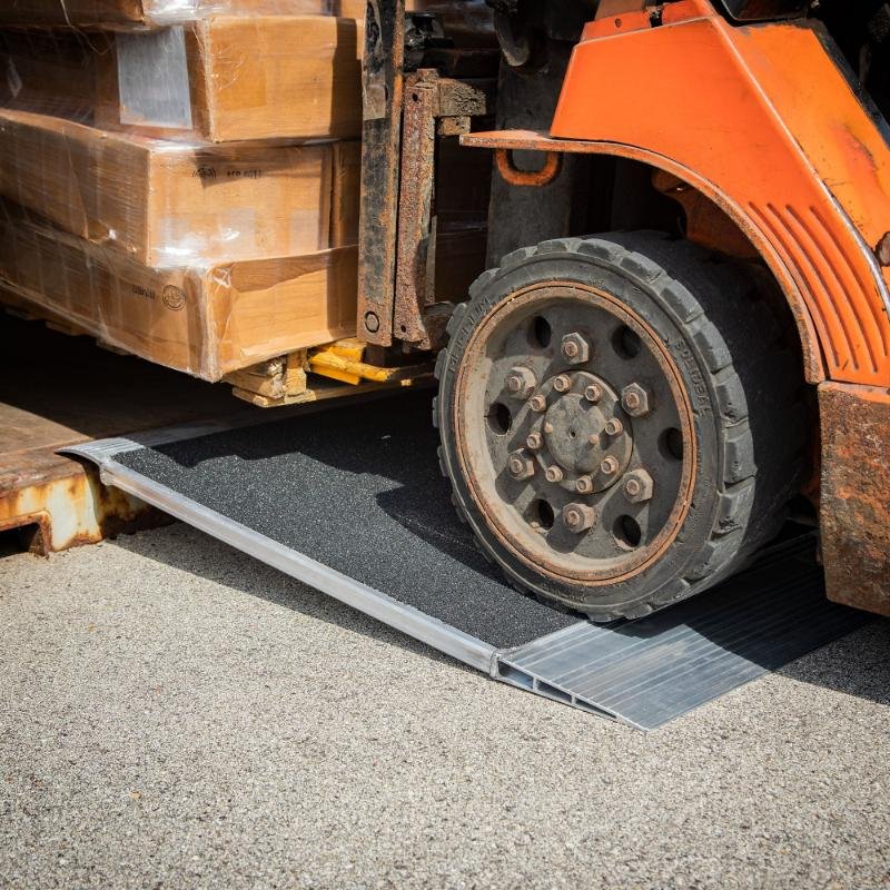 HD Ramps 48" x 45" Grit-Coat Shipping Container Ramps 8,000 lb. Capacity - Image 4